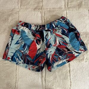 Patterned Short Low-waisted Patagonia “Barely Baggies” Shorts